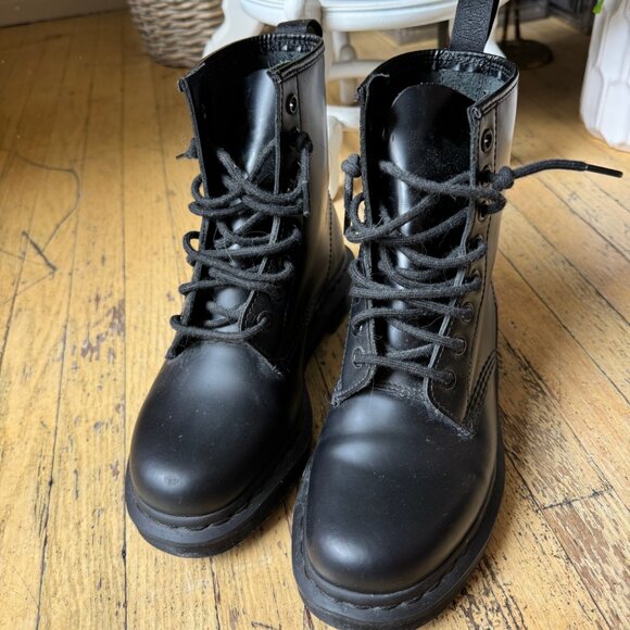 Like-New Authentic Docs - Unisex 1460 Mono Sz 38 - Picture 2 of 5